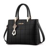 PEARL TASSEL DETAILED OFFICE LADY BLACK BAG