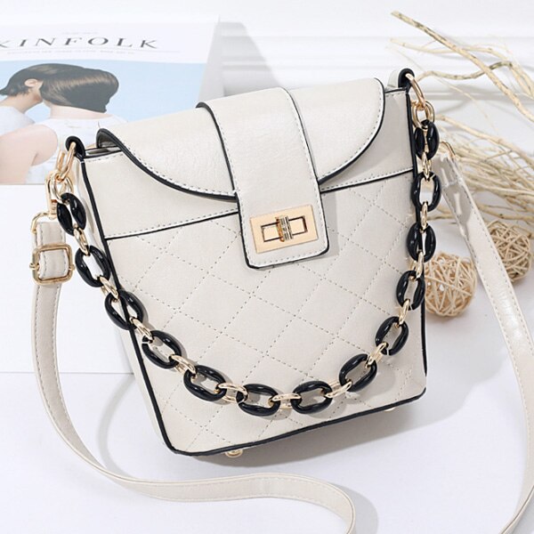 FRONT CHAIN DETAILED SHOULDER BAG