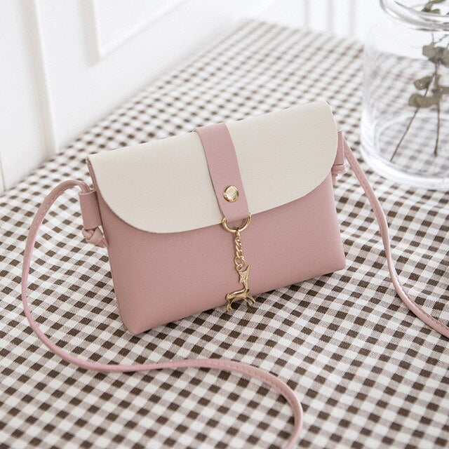 PINK AND WHITE DEER TASSEL DETAILED SHOULDER BAG