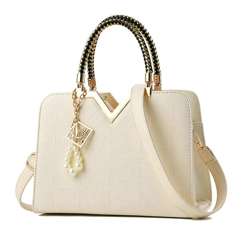 SNAKE CHAIN HANGER DETAILED HANDBAG