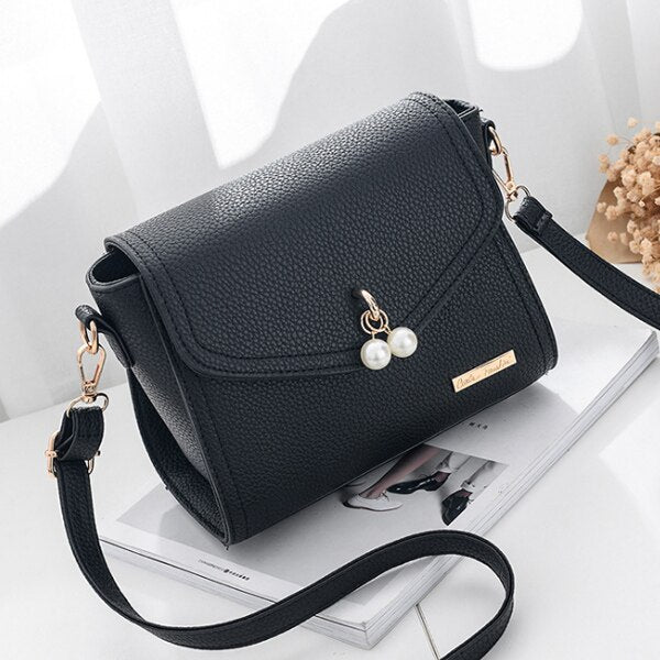 WHITE PEARL BUTTON DETAILED SHOULDER BAG