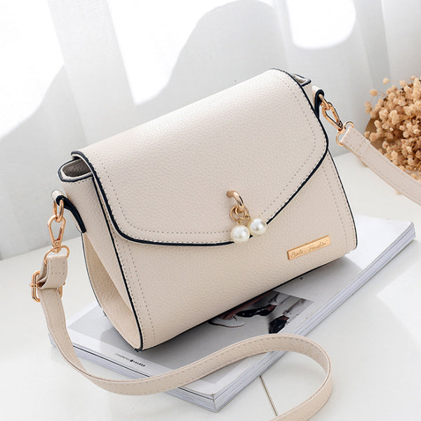 WHITE PEARL BUTTON DETAILED SHOULDER BAG