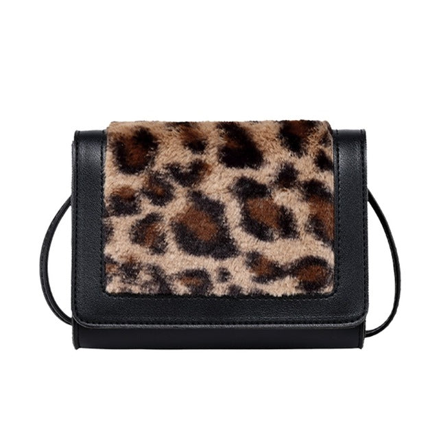 SLUFFY LEOPARD SLAP DETAILED SHOULDER BAG