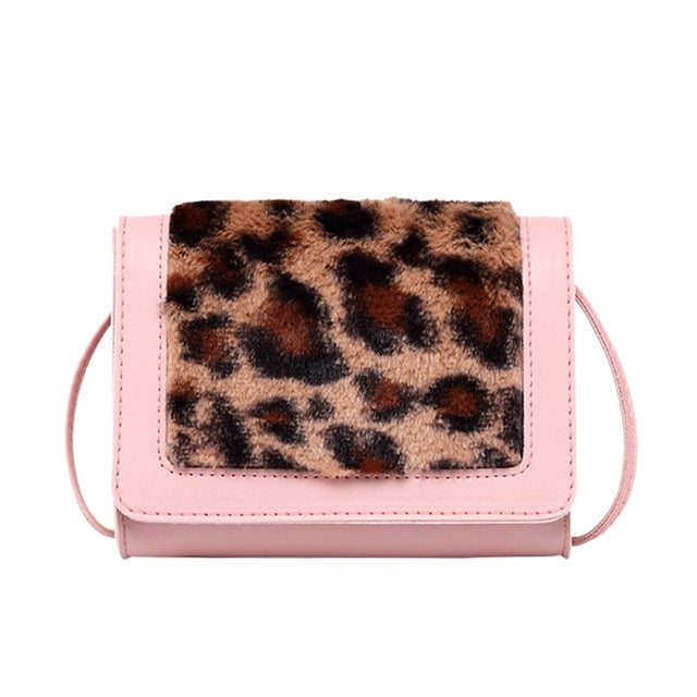 SLUFFY LEOPARD SLAP DETAILED SHOULDER BAG