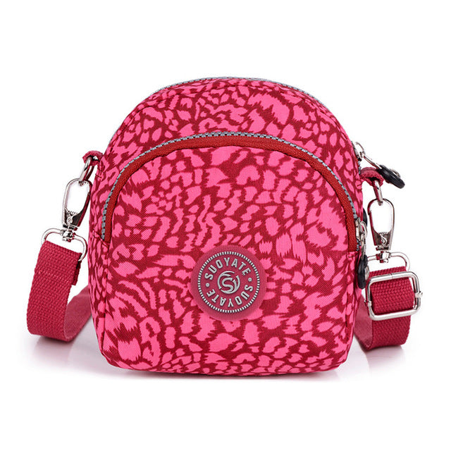 ZIPPER DETAILED FLORAL NYLON SHOULDER BAG